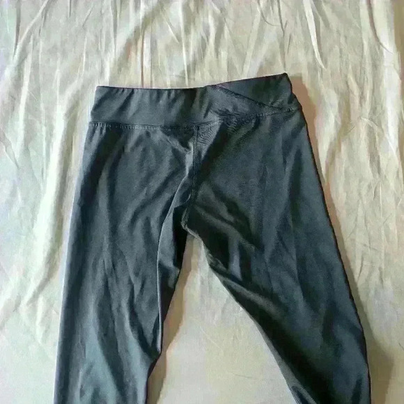 I.Fiv5, 3/4 leggings, with pocket,  grey, size Medium - Picture 8 of 8